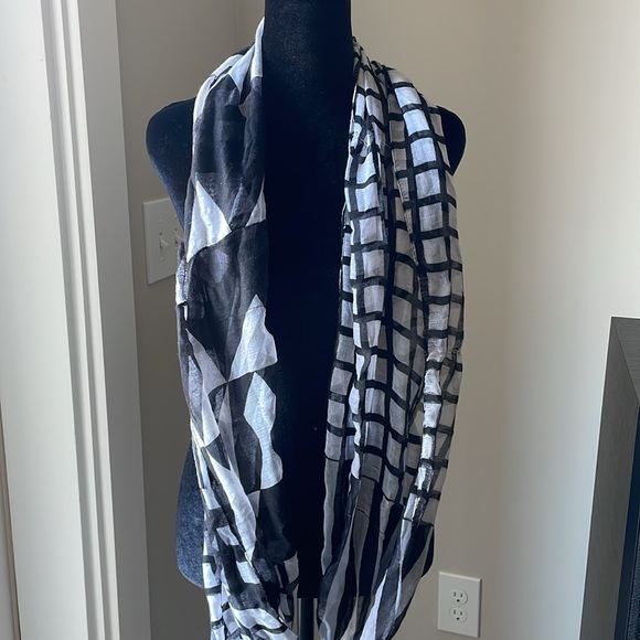 Women’s Infinity Scarf - Picture 2 of 3